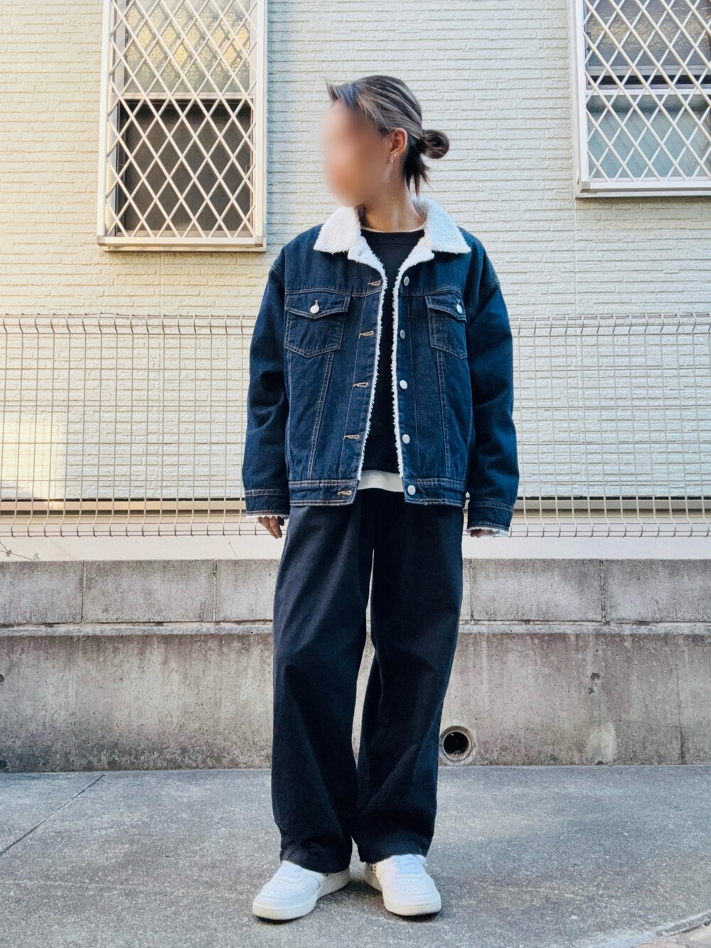 「NIKEのアイテム（スニーカー、ホワイト系）」を使った、Natsukiさん（骨格ナチュラル・レディース・156cm）の冬コーディネートの1枚目の写真