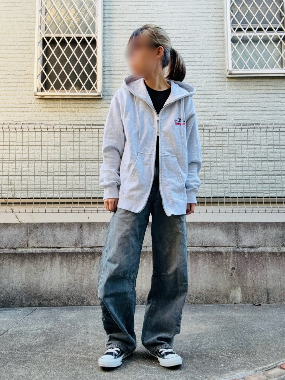 「CIAOPANIC TYPYのアイテム（パーカー、グレー系）」を使った、Natsukiさん（骨格ナチュラル・レディース・155cm）の冬コーディネートの1枚目の写真