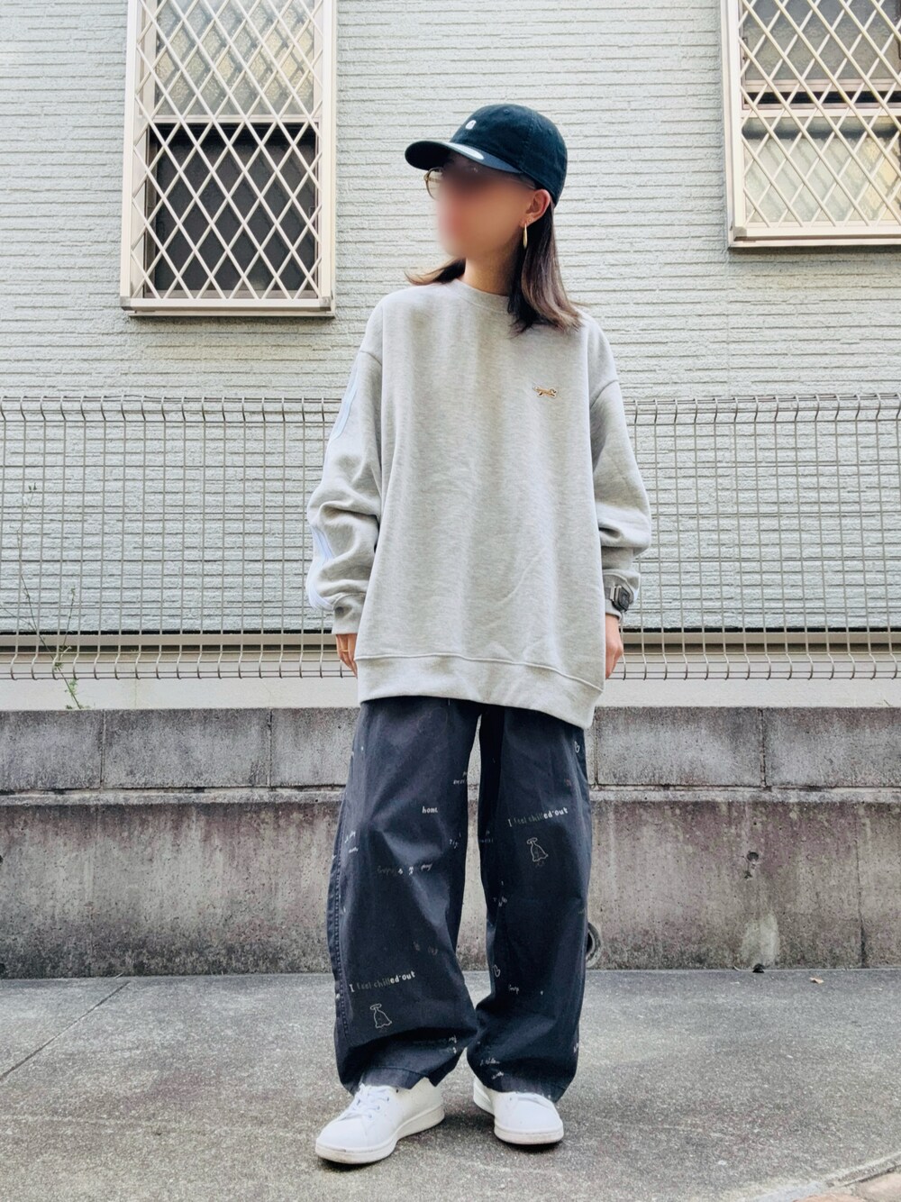 「niko and...のアイテム（その他パンツ、ブルー系）」を使った、Natsukiさん（骨格ナチュラル・レディース・155cm）の秋コーディネートの1枚目の写真
