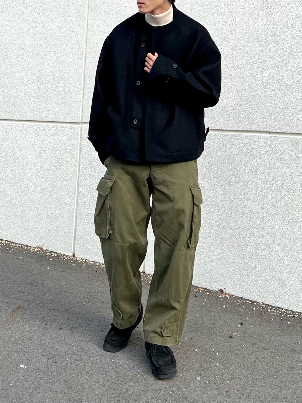 「冬コーデ、シンプル、シンプルコーデ、ブルゾン、軍パン、m47、clarks、ノーカラーブルゾン、きれいめカジュアル」｜「ALTIMAのアイテム（ブルゾン、ブラック系）」を使った、おさゆうさん（メンズ・168cm）の冬コーディネートの1枚目の写真