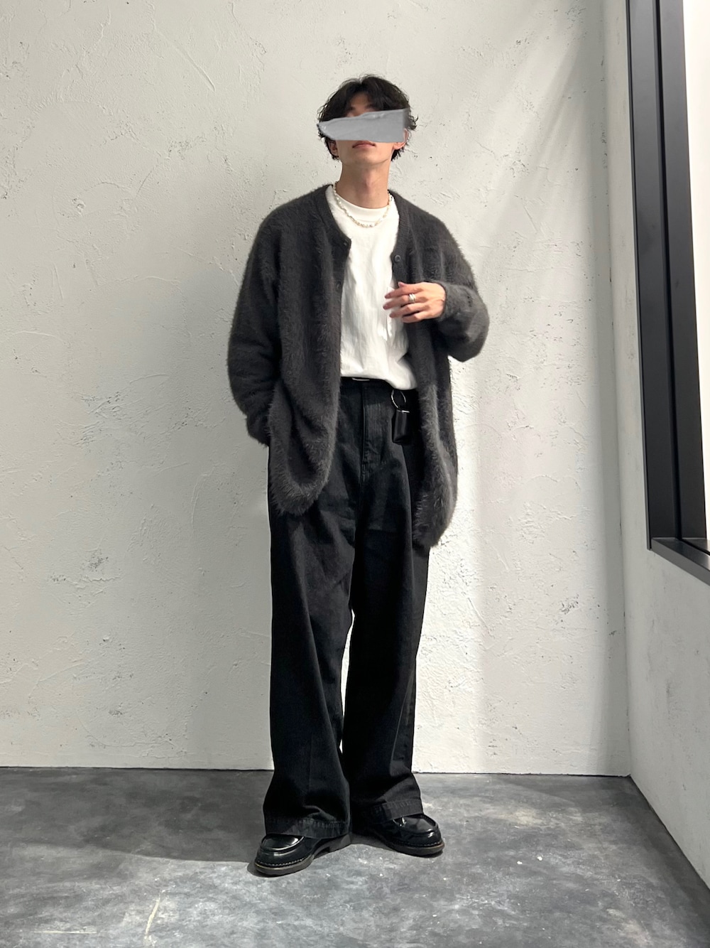 「秋のコーデ、カーティガン、デニム、デニムコーデ、epnokplus、Paraboot、fupel、きれいめカジュアル、秋コーデ、シティーボーイ」｜「HANESのHanes/へインズ BEEFY/ビーフィー 無地 クルーネック 半袖Tシャツ/パックT（Tシャツ/カットソー、ホワイト系）」を使った、おさゆうさん（メンズ・168cm）の秋コーディネートの1枚目の写真