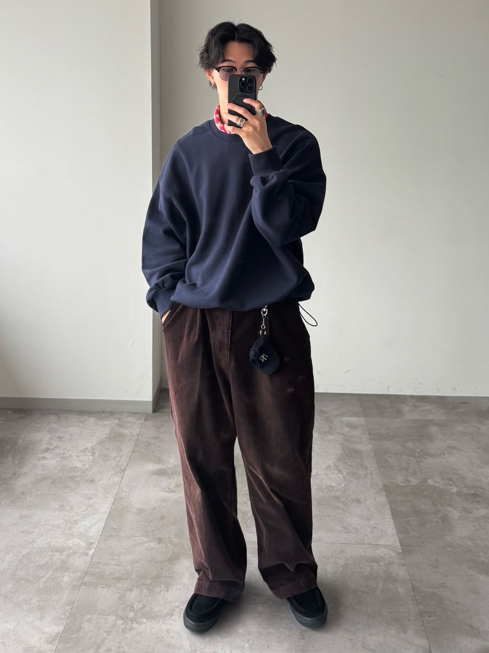 「春コーデ、カジュアルコーデ、シティーボーイ、WETTEMPT、VANS、ネイビー、ブラウン」｜「WETTEMPTのHEAVY WEIGHT DRAW CORD SWEAT / ヘビーウェイトドローコードスウェット（スウェット、ブルー系）」を使った、おさゆうさん（メンズ・168cm）の春コーディネートの1枚目の写真