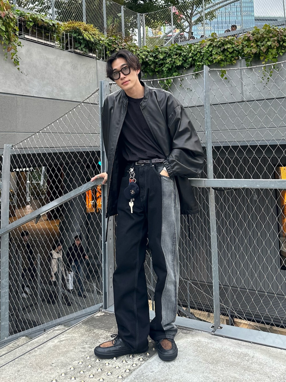 「デニム、秋コーデ、レザー、レザージャケット、ssstein、yoke、VANS、オールブラック」｜「HANESの【Hanes/ヘインズ】 BEEFY-T 2枚セット Tシャツ（Tシャツ/カットソー、ブラック系）」を使った、おさゆうさん（メンズ・168cm）の秋コーディネートの1枚目の写真