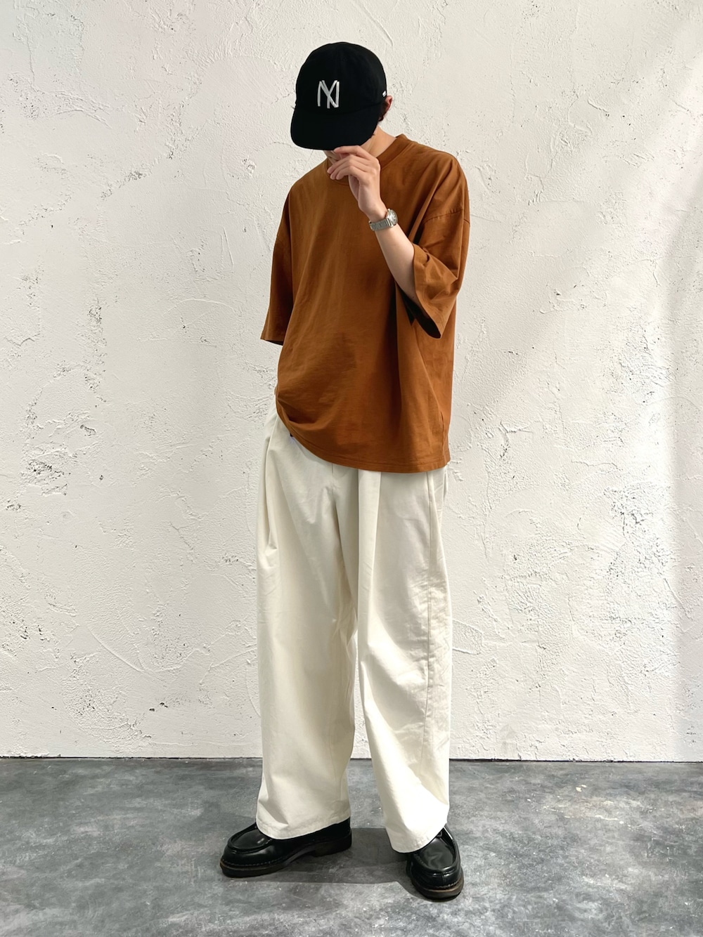 「Ｔシャツ、キャップ、STUDIO NICHOLSON、epnok、epnokplus、Paraboot、COMESANDGOES、きれいめカジュアル」｜「COMESANDGOESのアイテム（キャップ、ブラック系）」を使った、おさゆうさん（メンズ・168cm）の夏コーディネートの1枚目の写真