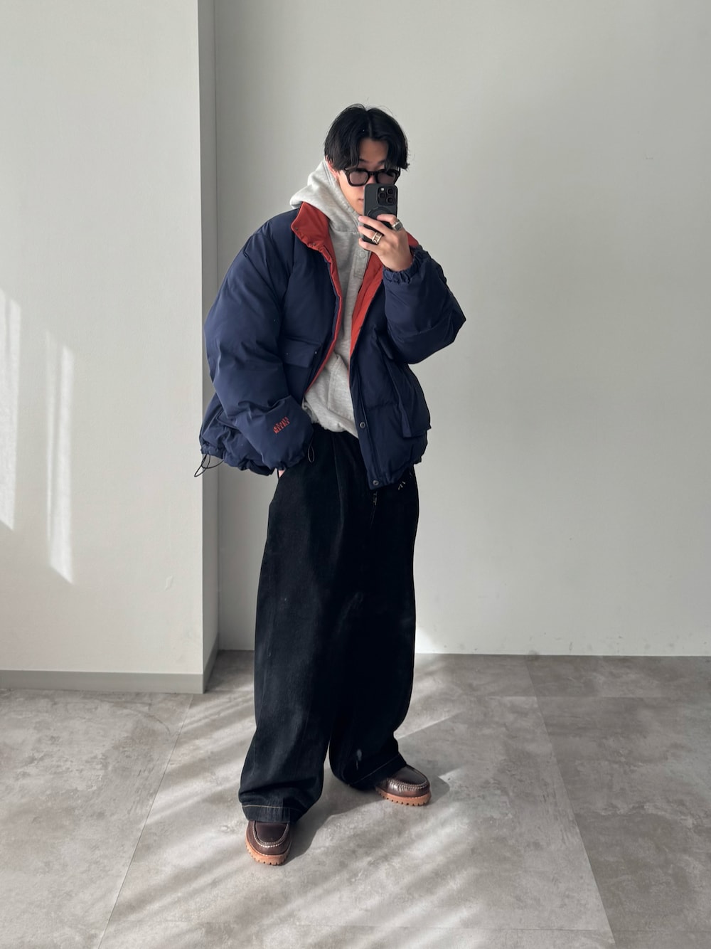 「最近のいい感じコーデ、冬アウター、秋冬コーデ、WETTEMPT、Timberland、リバーシブル、パーカー、シティーボーイ」｜「WETTEMPTのREVERSIBLE BICOLOR PADDING BLOUSON / リバーシブルバイカラーパディングブルゾン（ブルゾン、ブルー系）」を使った、おさゆうさん（メンズ・168cm）の秋コーディネートの1枚目の写真