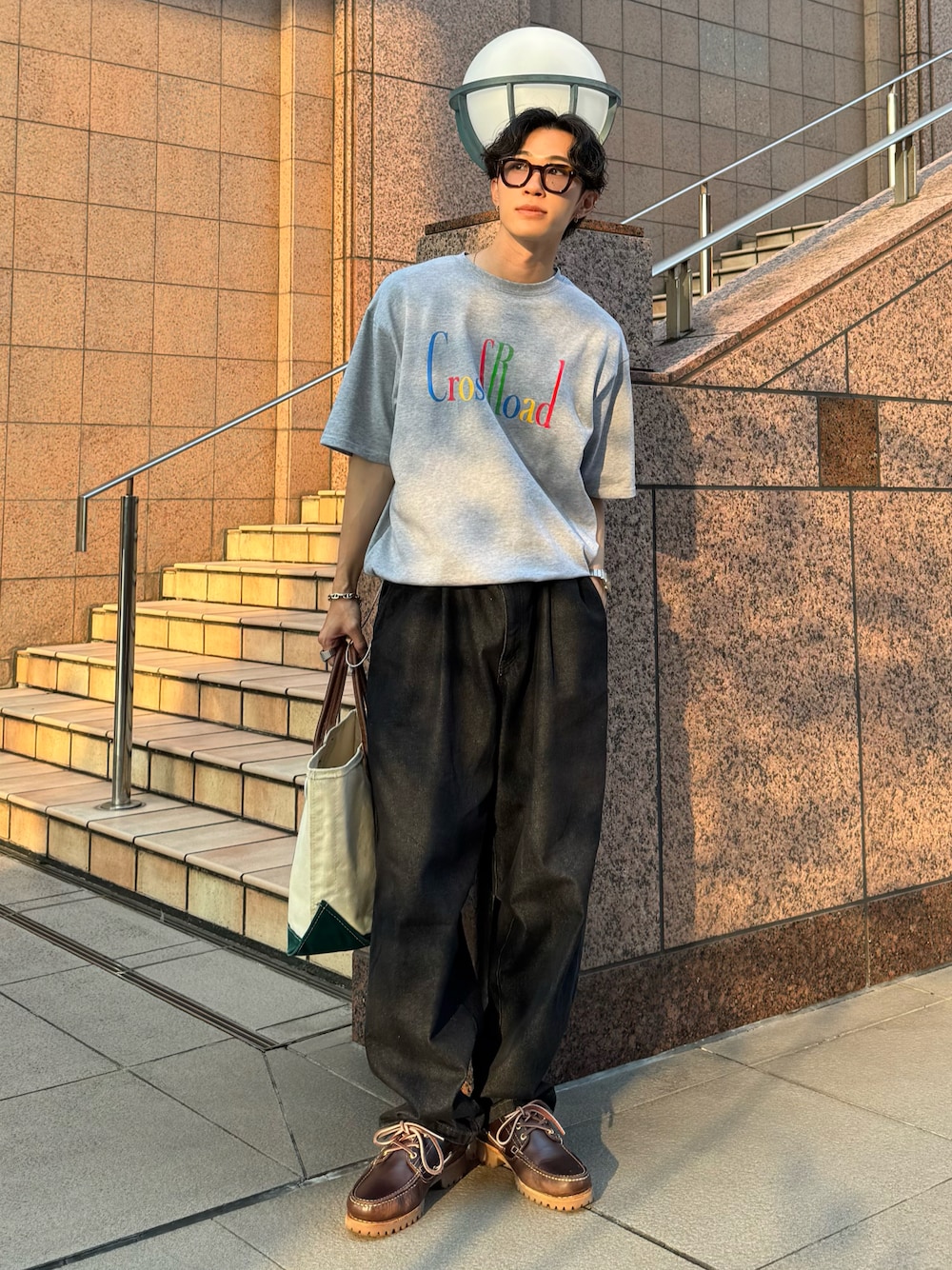 「グレー、Tシャツ、デニム、WETTEMPT、GU、Timberland、きれいめカジュアル、シティーボーイ」｜「WETTEMPTのONE SIDE DRAW CORD TEE / ワンサイドドローコードT（Tシャツ/カットソー、グレー系）」を使った、おさゆうさん（メンズ・168cm）の夏コーディネートの1枚目の写真