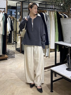 「A part by（アパートバイ）の【あいか企画】サテンバルーンイージーパンツ（その他パンツ、ホワイト系）」を使った、hinakoさん（レディース・157cm）の春コーディネート