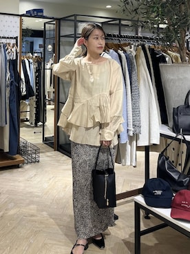 「A part by（アパートバイ）のプリーツイージータイトスカート2（スカート、ベージュ系）」を使った、hinakoさん（レディース・157cm）の春コーディネート