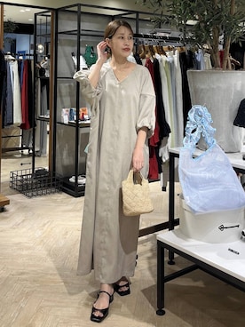 「A part by（アパートバイ）のダブルストラップミュール（パンプス、ブラック系）」を使った、hinakoさん（レディース・157cm）の夏コーディネート