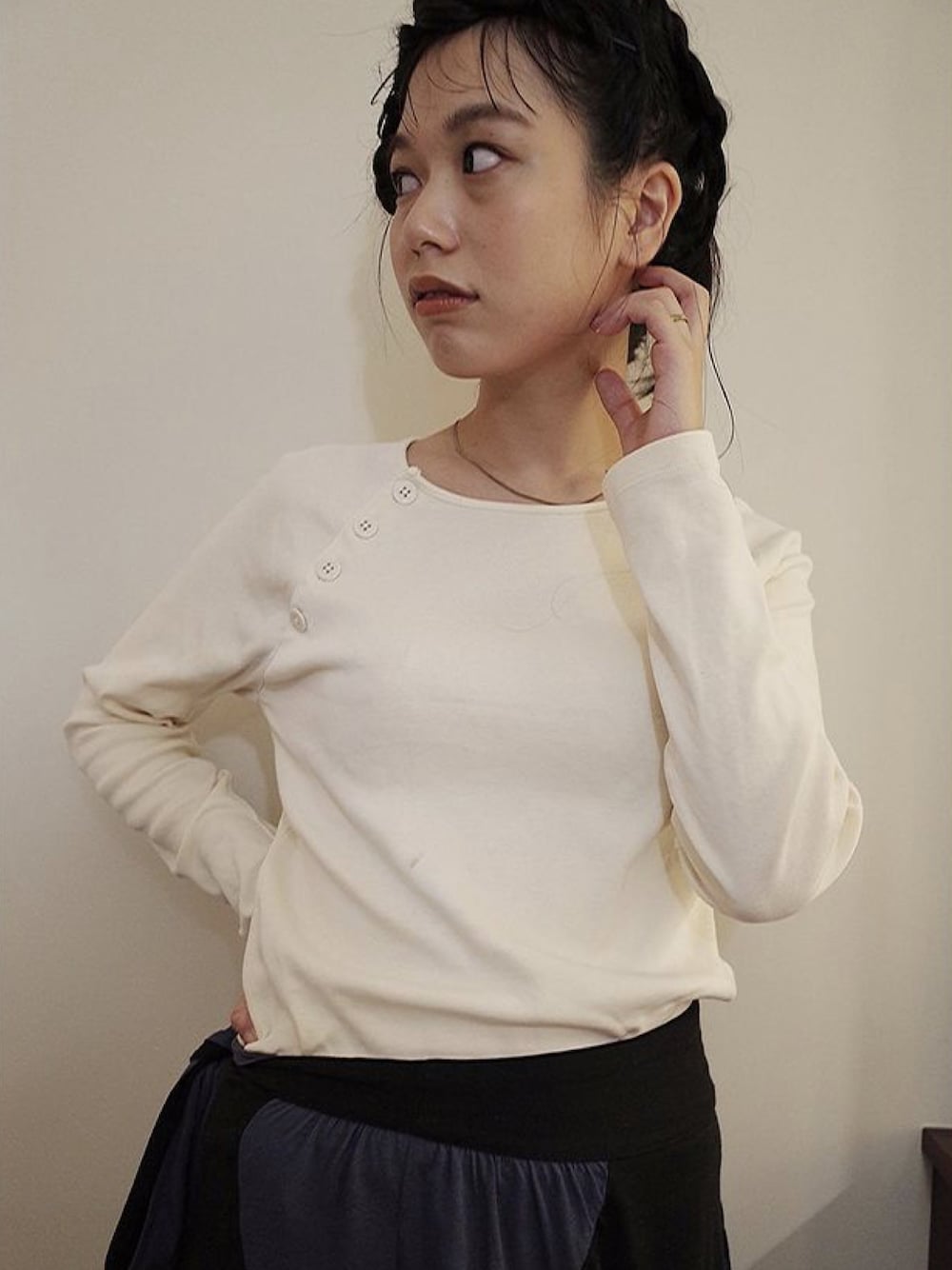 「UA、chara、古着、ヘアメイク、メイク、カットソー」｜「古着のアイテム（Tシャツ/カットソー、ホワイト系）」を使った、ますみるくさん（レディース・165cm）の秋コーディネートの1枚目の写真