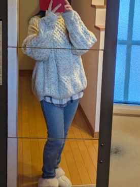 「アイテム（シャツ/ブラウス、ベージュ系）」を使った、彩さん（レディース・156cm）の冬コーディネート