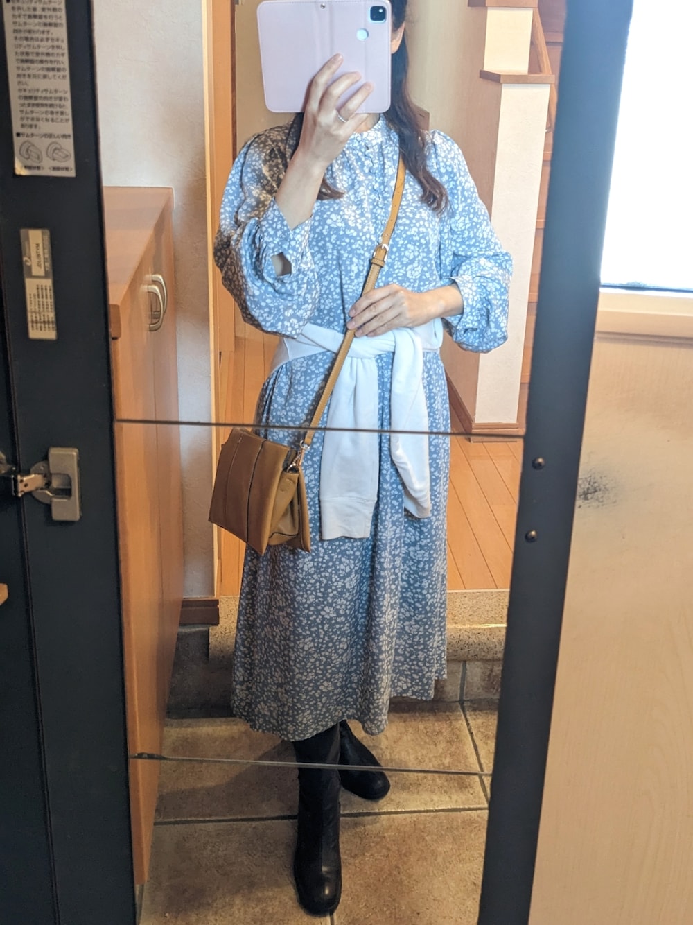 「春服、ワンピース、太って見えるワンピース、パジャマじゃないよ」｜「ROPE' PICNICの【一部店舗限定】柄アソートくるみ釦ワンピース（ワンピース、ブルー系）」を使った、彩さん（レディース・156cm）の春コーディネートの1枚目の写真