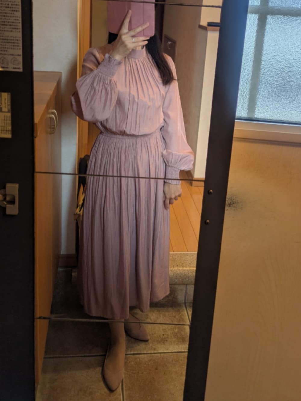 「ワンピース、バックリボン、ボリューム袖、パンプス」｜「coca（coca）のアイテム（ワンピース、ピンク系）」を使った、彩さん（レディース・156cm）の春コーディネートの1枚目の写真