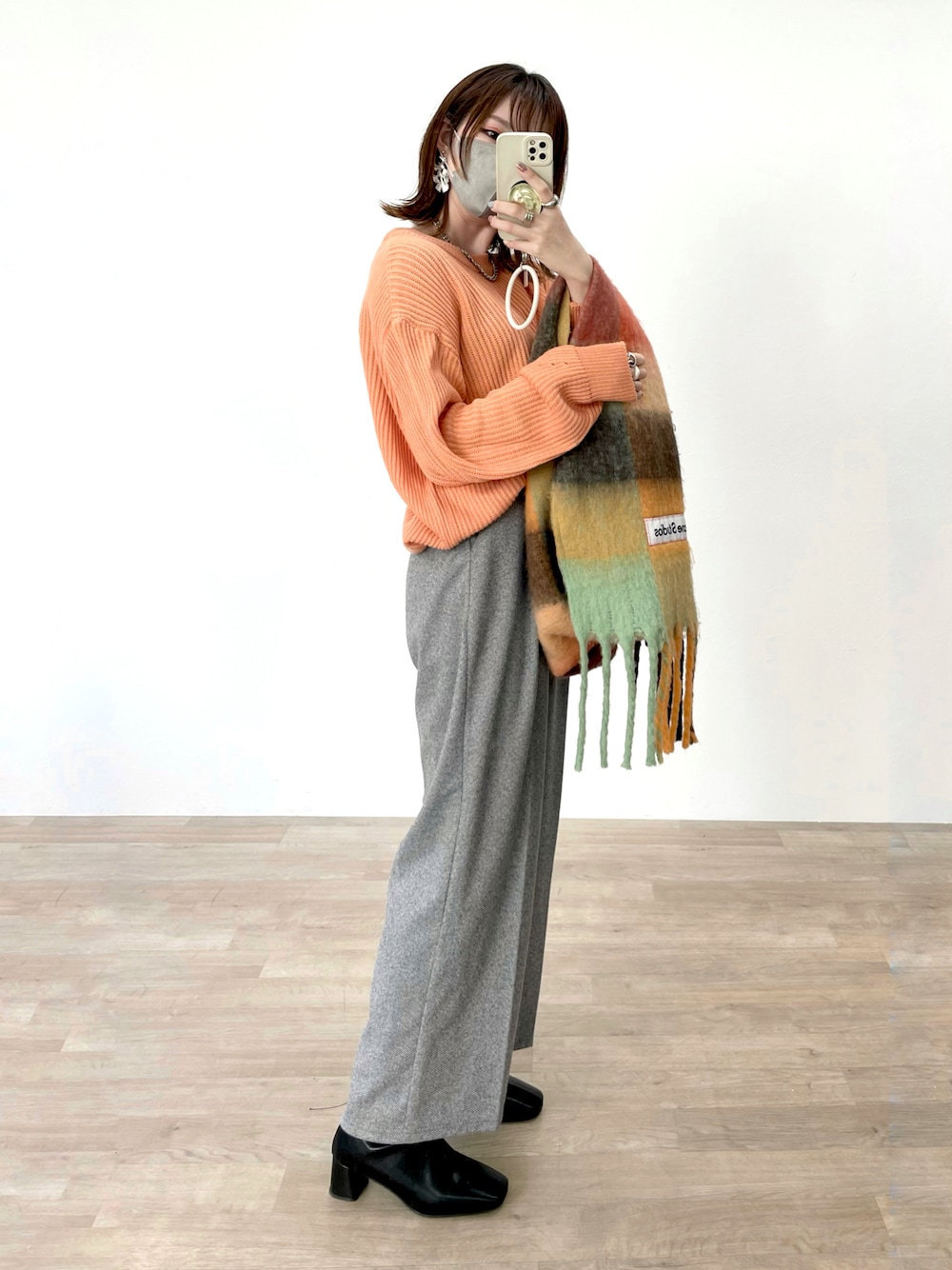 オレンジ マフラー acne Acne Studiosのマフラー オレンジ系 を使った