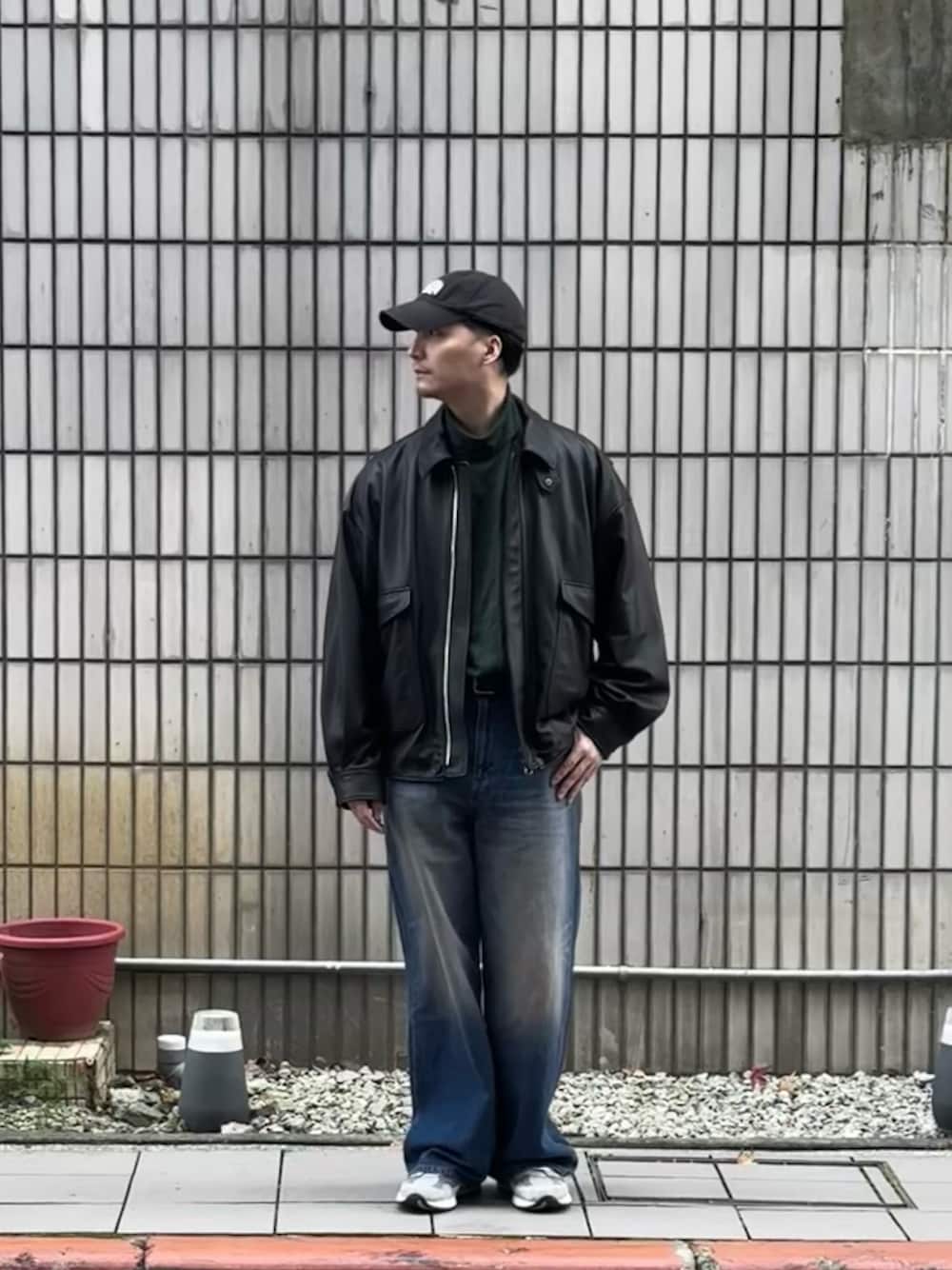 「YOKEのアイテム（ジャケット/アウター、ブラック系）」を使った、大庭葉藏さん（メンズ・178cm）の冬コーディネートの1枚目の写真