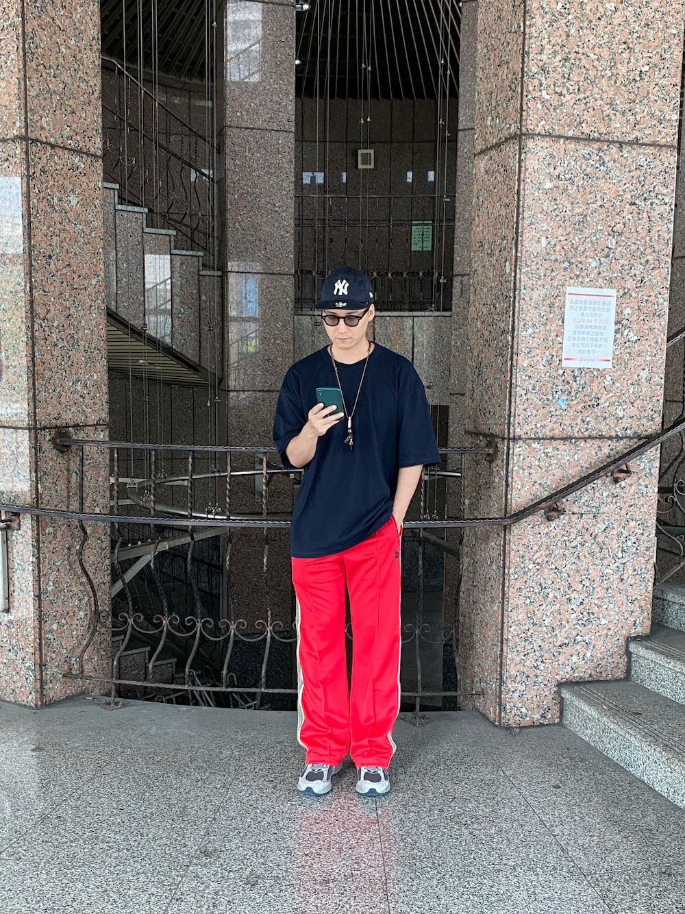 「NEW ERAの【別注】＜NEW ERA×green label relaxing＞LP 9FIFTY NYキャップ（キャップ、ブラック系）」を使った、大庭葉藏さん（メンズ・178cm）の夏コーディネートの1枚目の写真