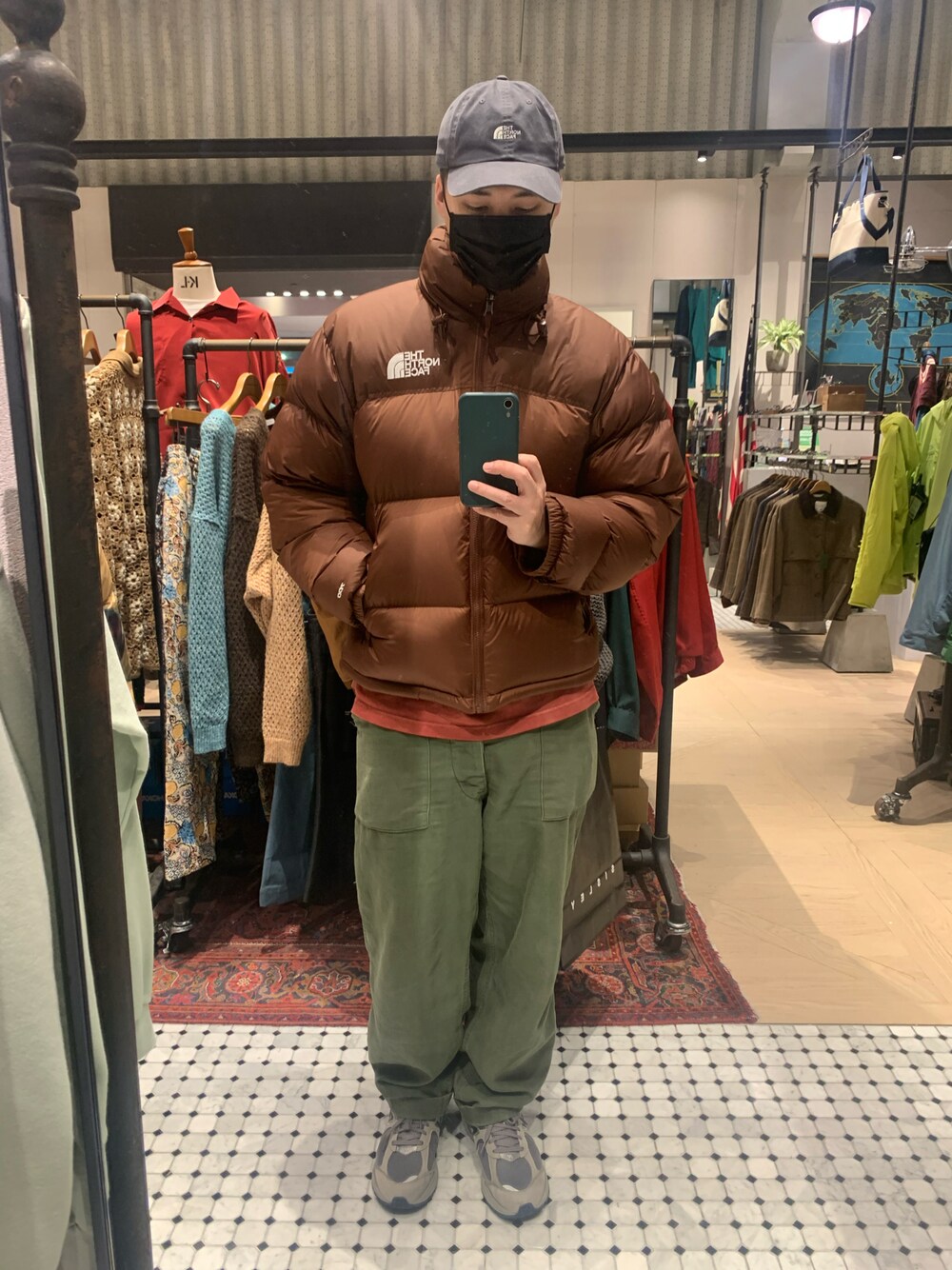 「低身長コーデ、ootd」｜「THE NORTH FACEのアイテム（帽子、グレー系）」を使った、大庭葉藏さん（メンズ・178cm）の冬コーディネートの1枚目の写真