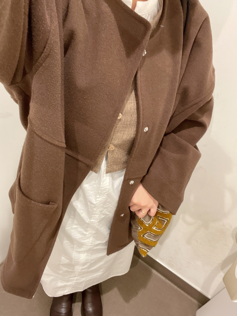 「Ray BEAMSのRay BEAMS / ベスト セット ギャザー ワンピース（ワンピース、ホワイト系）」を使った、___chairoさん（レディース・155cm）の冬コーディネートの1枚目の写真