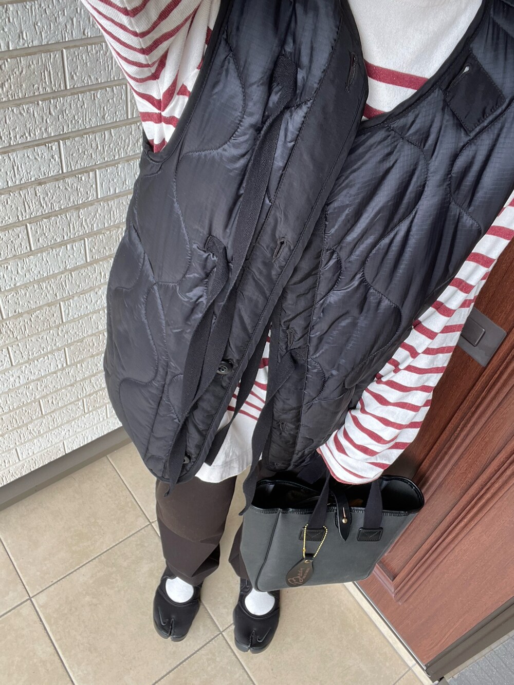 「FREAK'S STOREのキルトライナーベスト（ダウンベスト、ブラック系）」を使った、___chairoさん（レディース・155cm）の秋コーディネートの1枚目の写真