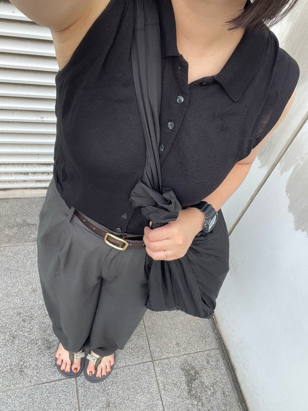 「CITENの＜CITEN＞ノースリーブ ニット シャツ（ニット/セーター、ブラック系）」を使った、___chairoさん（レディース・155cm）の夏コーディネートの1枚目の写真