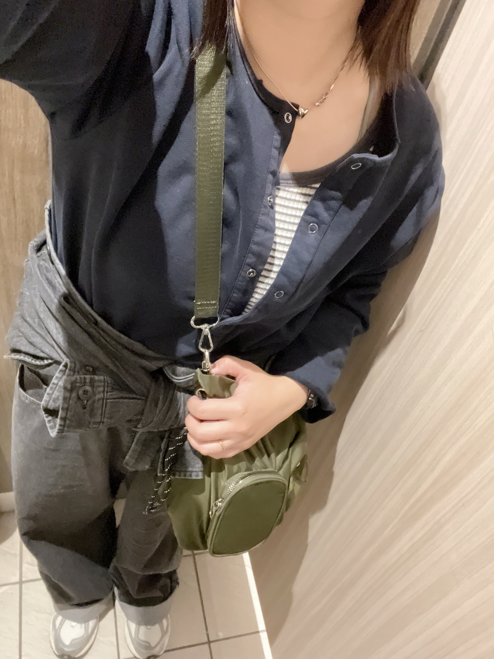 「coenのアイテム（オールインワン・サロペット、ブラック系）」を使った、___chairoさん（レディース・155cm）の秋コーディネートの1枚目の写真