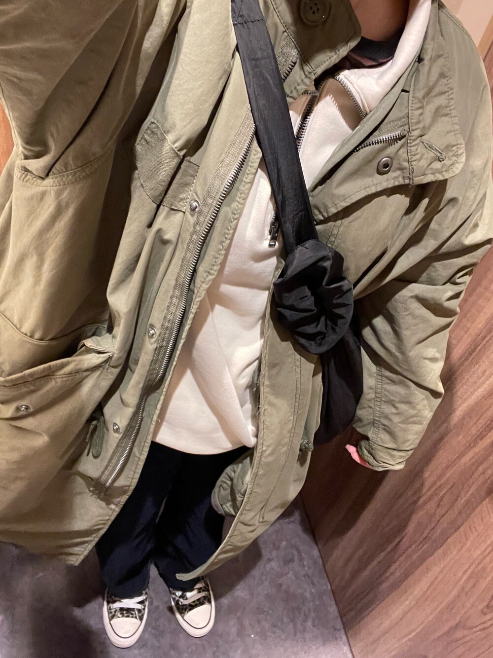 「UNIQLOのアイテム（スウェット、ホワイト系）」を使った、___chairoさん（レディース・155cm）の冬コーディネートの1枚目の写真