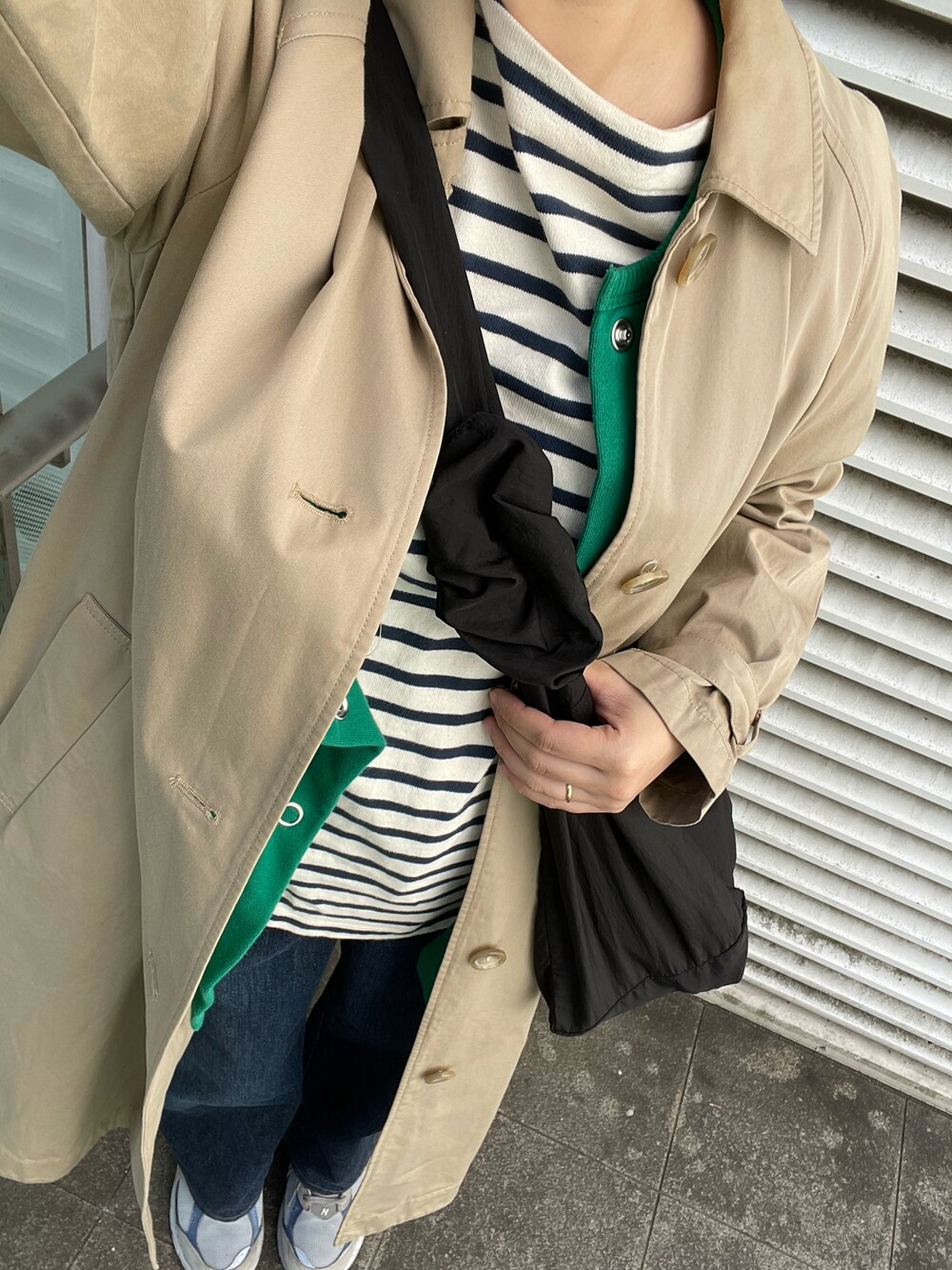 「fig Ｌondonの交織シャンブレー belted sten CO（ステンカラーコート、ベージュ系）」を使った、___chairoさん（レディース・155cm）の春コーディネートの1枚目の写真