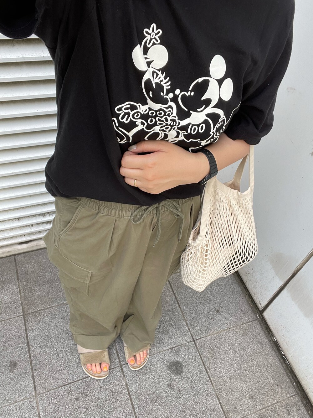 「UNIQLOのミッキー アート UT 長場雄（グラフィックTシャツ・半袖）（Tシャツ/カットソー、ブラック系）」を使った、___chairoさん（レディース・155cm）の夏コーディネートの1枚目の写真