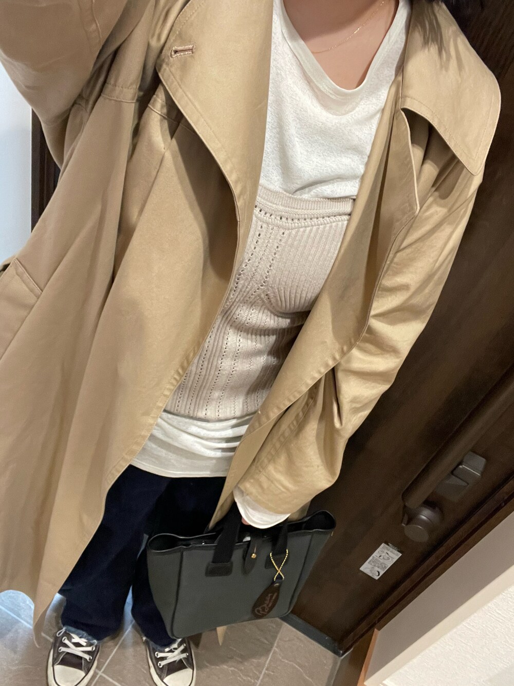 「mizuiroindのmizuiro ind ドルマンスリーブトレンチコート（トレンチコート、ベージュ系）」を使った、___chairoさん（レディース・155cm）の春コーディネートの1枚目の写真