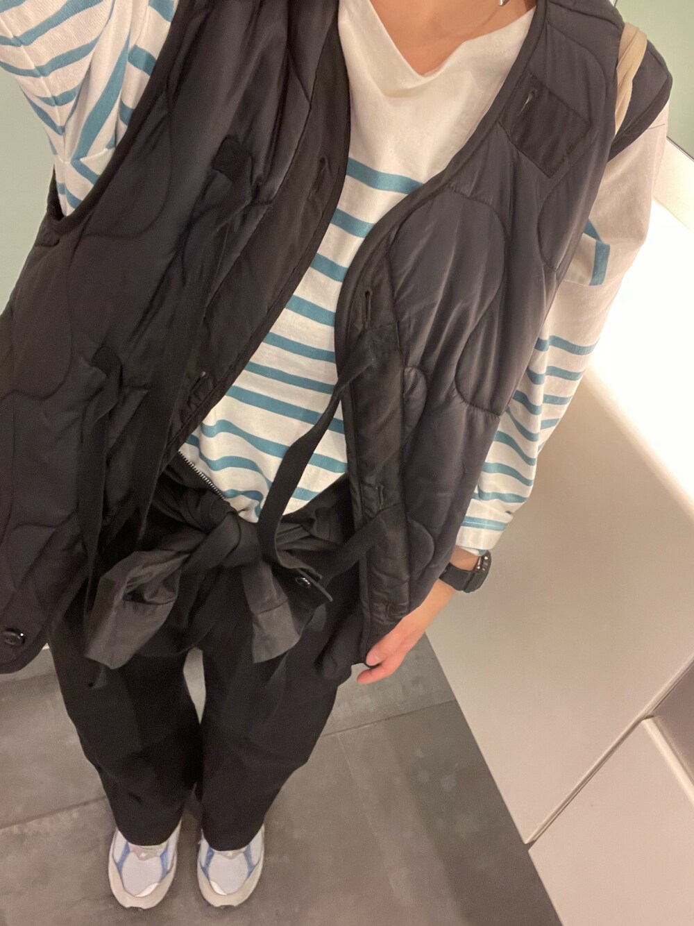 「FREAK'S STOREのキルトライナーベスト（ダウンベスト、ブラック系）」を使った、___chairoさん（レディース・155cm）の春コーディネートの1枚目の写真