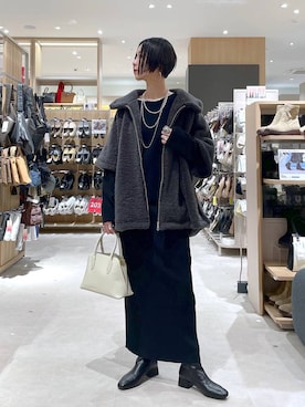 「アイテム（ポンチョ）」を使った、るんるんさん（レディース・168cm）の秋コーディネート