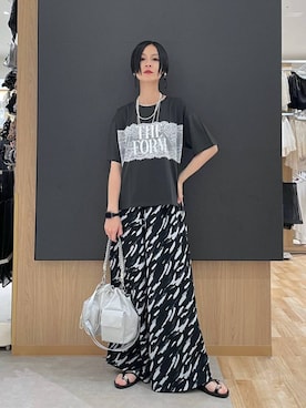 「アイテム（ショルダーバッグ、グレー系）」を使った、るんるんさん（レディース・168cm）の夏コーディネート