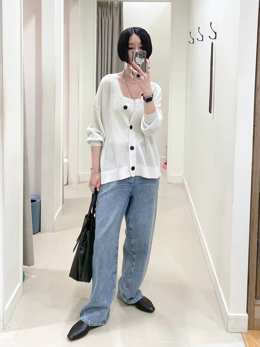 「高見え、若見え、着痩せ・細見え、ママコーデ、楽ちんコーデ、普通_GLOBAL WORK、高身長、体型カバー、GLOBAL WORK、シンプルコーデ、大人カジュアル、カーディガン、キャミソール、デニムパンツ、パンツ」｜「GLOBAL WORKのGOODデニムバギーパンツ/118365（デニムパンツ、ブルー系）」を使った、るんるんさん（レディース・168cm）の夏コーディネートの1枚目の写真