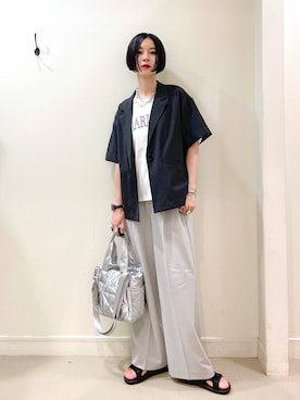 「アイテム（バングル/リストバンド、グレー系）」を使った、るんるんさん（レディース・168cm）の夏コーディネート