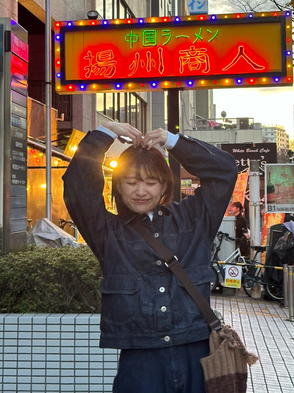 「kutirのデニムジャケット（デニムジャケット、ブルー系）」を使った、osaさん（レディース・155cm）の春コーディネートの1枚目の写真