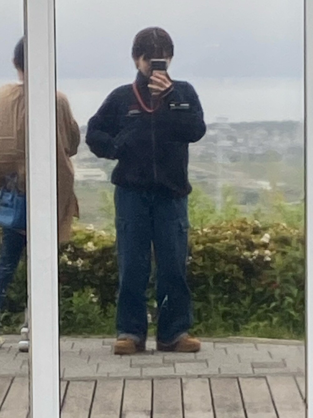 「GUのアイテム（デニムパンツ、ブルー系）」を使った、osaさん（レディース・155cm）の春コーディネートの1枚目の写真