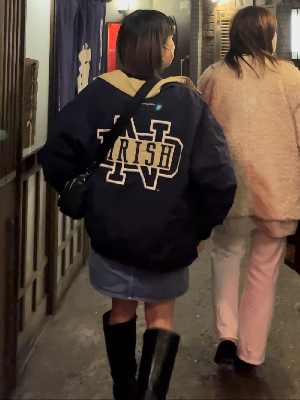 「デニムスカート、古着、ヴィンテージ」｜「Chicoのロングブーツ（ブーツ、ブラック系）」を使った、osaさん（レディース・155cm）の冬コーディネートの1枚目の写真