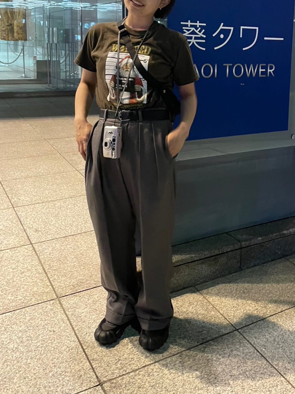 「GUのアイテム（スラックス、グレー系）」を使った、osaさん（レディース・155cm）の夏コーディネートの1枚目の写真