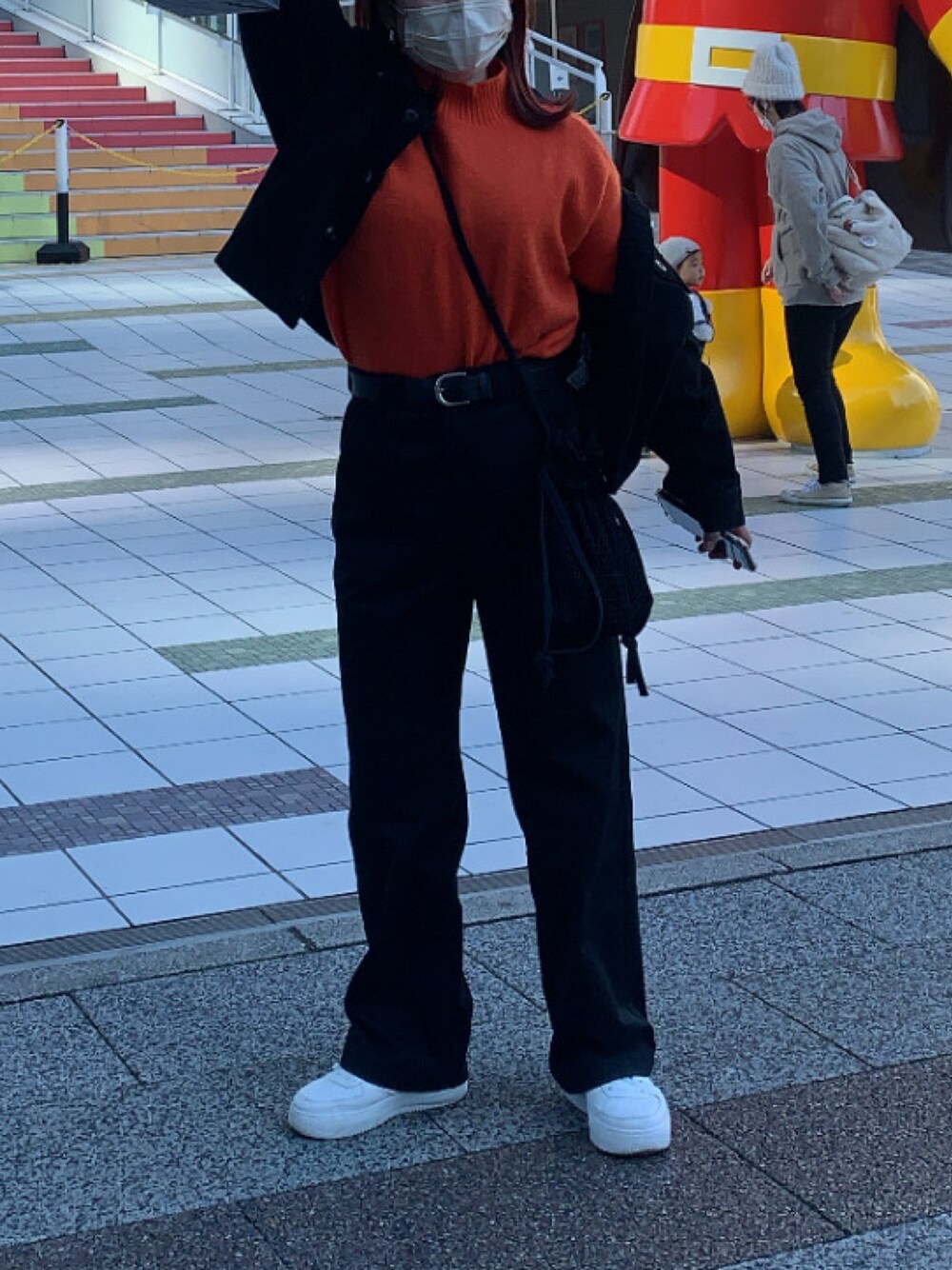 「UNIQLOのスフレヤーンモックネックセーター（長袖）セットアップ可能（ニット/セーター、オレンジ系）」を使った、osaさん（レディース・155cm）の秋コーディネートの1枚目の写真