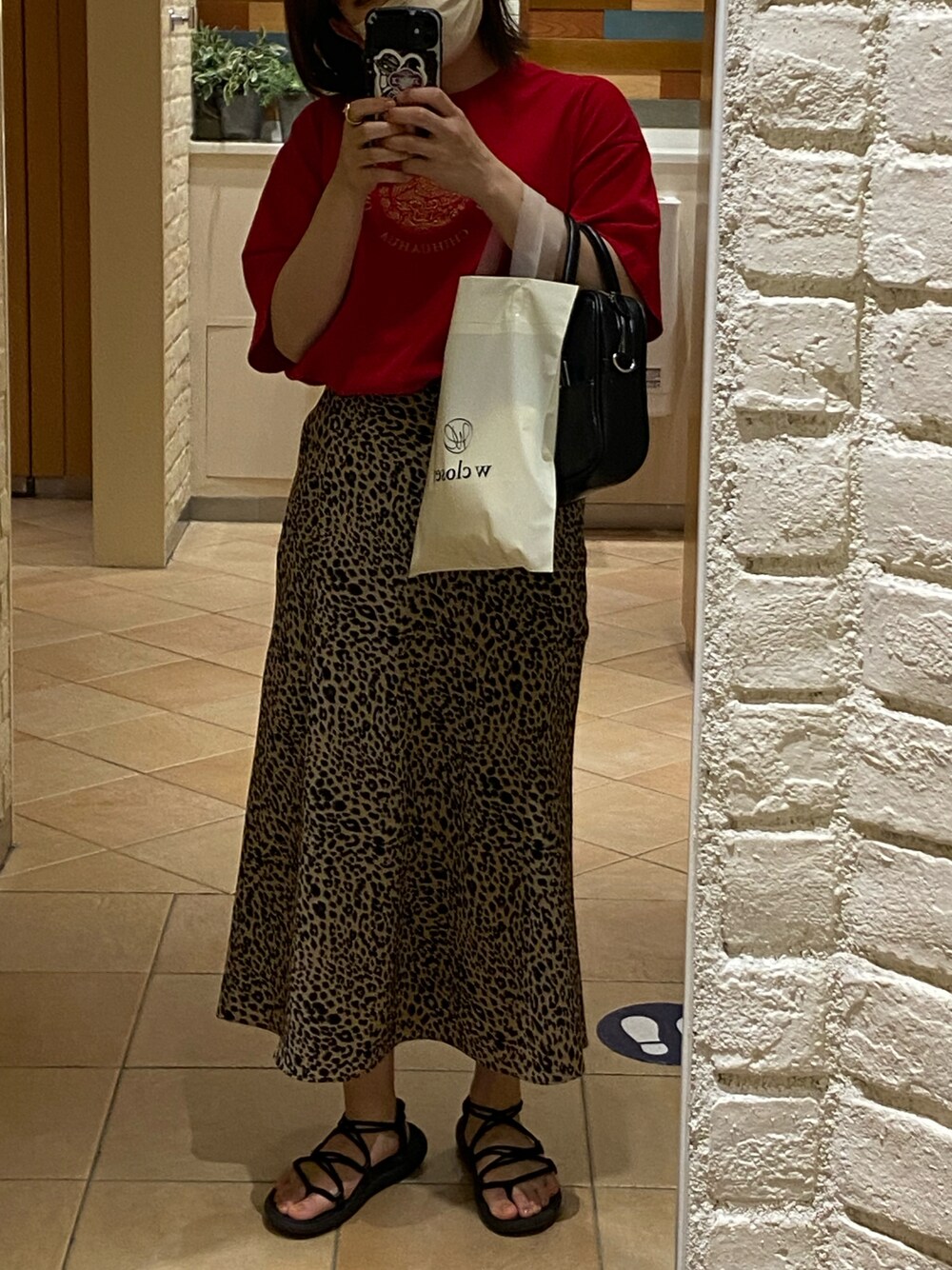 「VINTAGEのアイテム（Tシャツ/カットソー、レッド系）」を使った、osaさん（レディース・155cm）の夏コーディネートの1枚目の写真