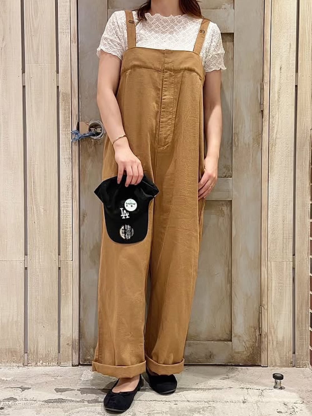 「夏服コーデ、サロペット、cepo.、レーストップス、シアートップス、キャップ、シンプルコーデ、大人カジュアル、きれいめカジュアル、お出かけコーデ、150cm台コーデ、20代、低身長女子、低身長コーデ」｜「cepoの〈セットアップ対応〉パナマフィッシュサロペット（サロペット/オーバーオール、ブラウン系）」を使った、cepo公式さん（レディース・154cm）の夏コーディネートの1枚目の写真