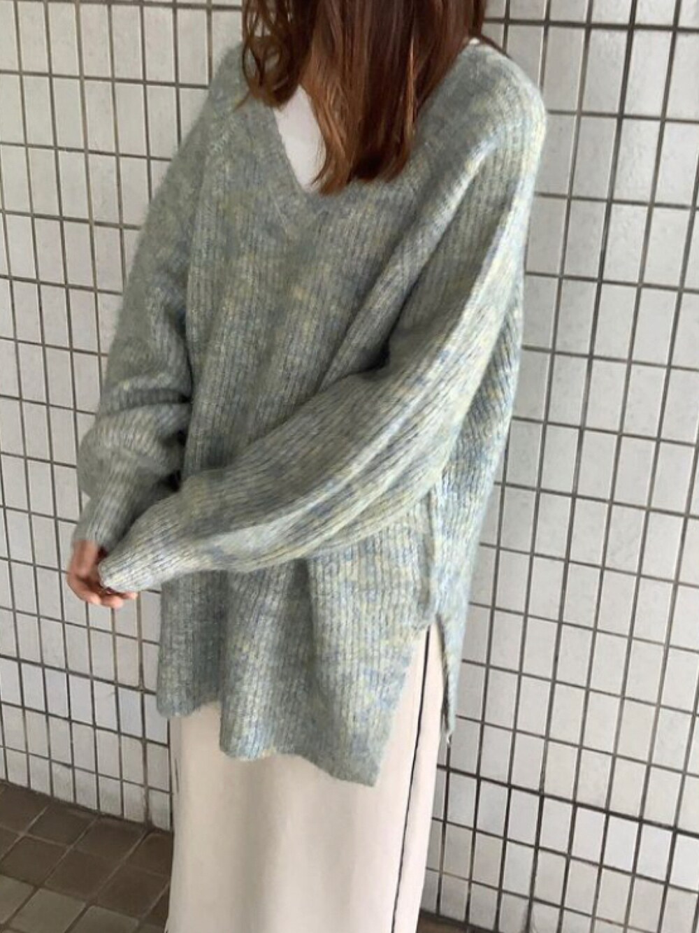 「ニットワンピース、ロングスカート、お出かけコーデ、ニットチュニック、cepo.、カジュアルコーデ、チュニックワンピ、ラインスカート、ナロースカート」｜「cepoのシャギーニットミニワンピース（ニット/セーター、グリーン系）」を使った、cepo公式さん（レディース・163cm）の秋コーディネートの1枚目の写真