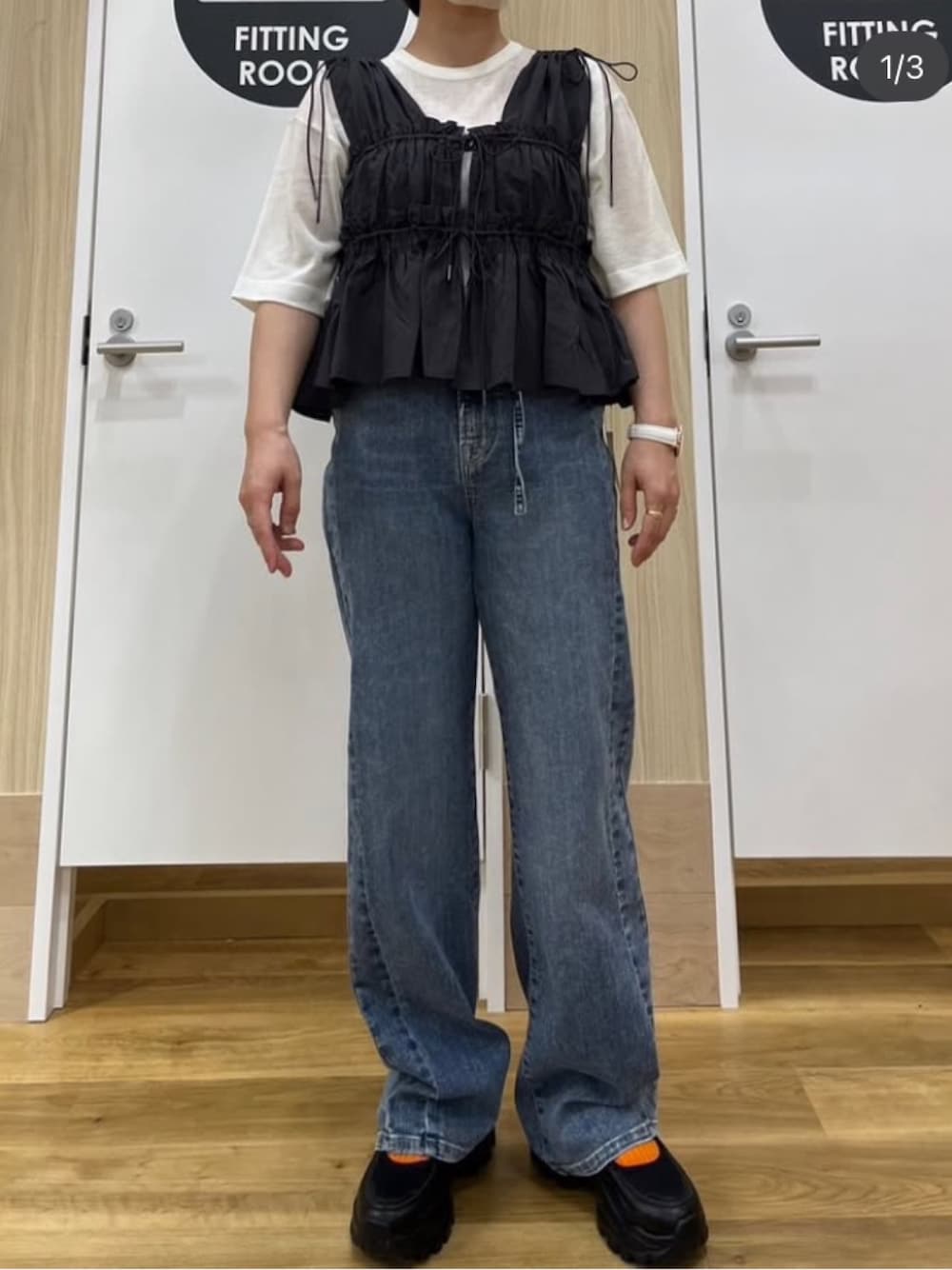 「デニム、ブラウス、シンプルコーデ、レイヤードスタイル、cepo.、大人カジュアル、きれいめカジュアル、休日スタイル、お出かけコーデ、150cm台コーデ、低身長コーデ、甘めカジュアル、デニムコーデ、シアートップス」｜「cepoの〈接触冷感 / UVカット〉ICE デニム リメイクワイドストレートパンツ（デニムパンツ、ブルー系）」を使った、cepo公式さん（レディース・157cm）の春コーディネートの1枚目の写真