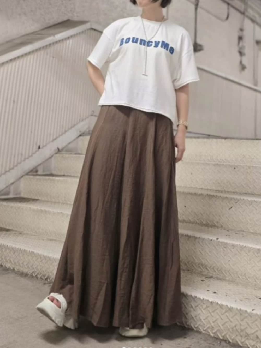 「セットアップ、スカート、白Tシャツ、夏、お出かけコーデ、夏ルックで気分アップ、ラクチンコーデ、今日のコーデ、きれいめカジュアル、休日スタイル、シンプルコーデ、大人コーデ、ママファッション、フレアスカート、低身長」｜「cepoの〈セットアップ対応〉ボリュームフレアスカート（スカート、ブラウン系）」を使った、cepo公式さん（骨格ウェーブ・レディース・153cm）の夏コーディネートの1枚目の写真