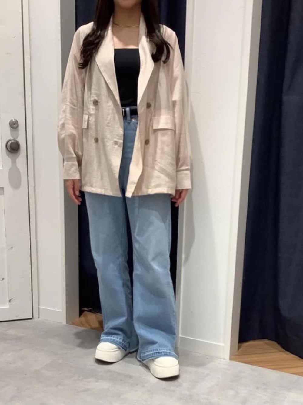 「大人カジュアル、最近のいい感じコーデ、cepo.、150cm台コーデ、テーラードジャケット、デニムパンツ、ワイドデニム、きれいめカジュアル、春コーデ、スニーカー、スニーカー女子、お出かけコーデ、シンプルコーデ、いいね、save、フォローお願いします🤑」｜「cepoの〈セットアップ対応〉リメイクデニムスリットパンツ（デニムパンツ、ブルー系）」を使った、cepo公式さん（レディース・158cm）の春コーディネートの1枚目の写真