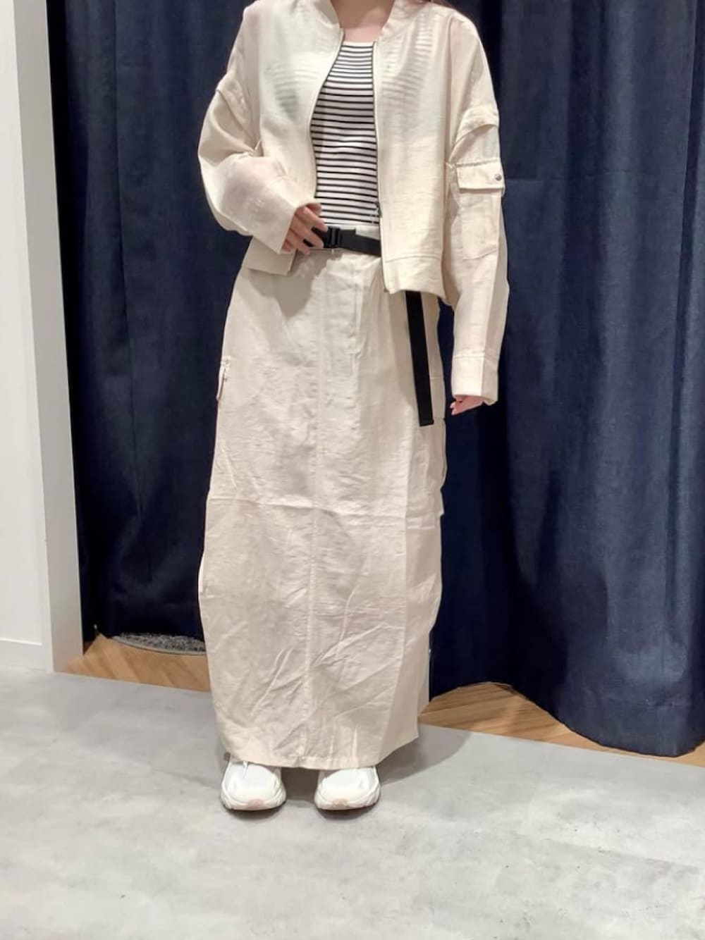 「春めき満開コーデ、スポーツミックス、春アウター、春コーデ、セットアップ、お出かけコーデ、cepo.、シアートップス、カーゴスカート、ロングスカート、ホワイトコーデ、ブルゾン、低身長コーデ、150cm台コーデ、ボーダートップス」｜「cepoの〈セットアップ対応〉シアーリネンカーゴスカート（スカート、ホワイト系）」を使った、cepo公式さん（レディース・153cm）の春コーディネートの1枚目の写真