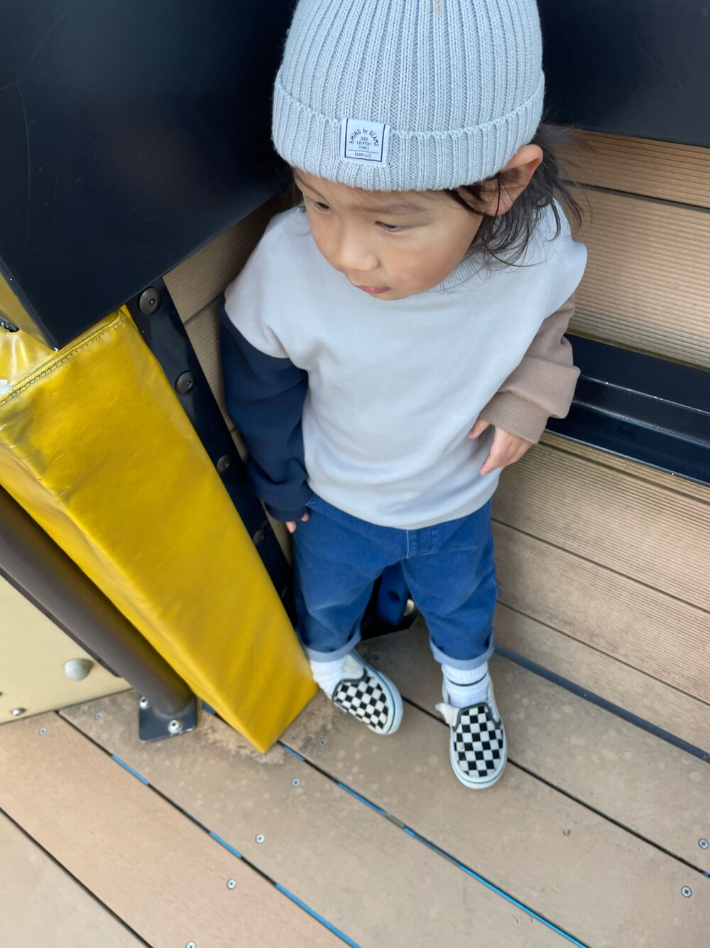「2歳、プチプラコーデ、男の子コーデ」｜「Birthdayのアイテム（デニムパンツ、ブルー系）」を使った、HaZkunさん（キッズ・100cm）の冬コーディネートの1枚目の写真