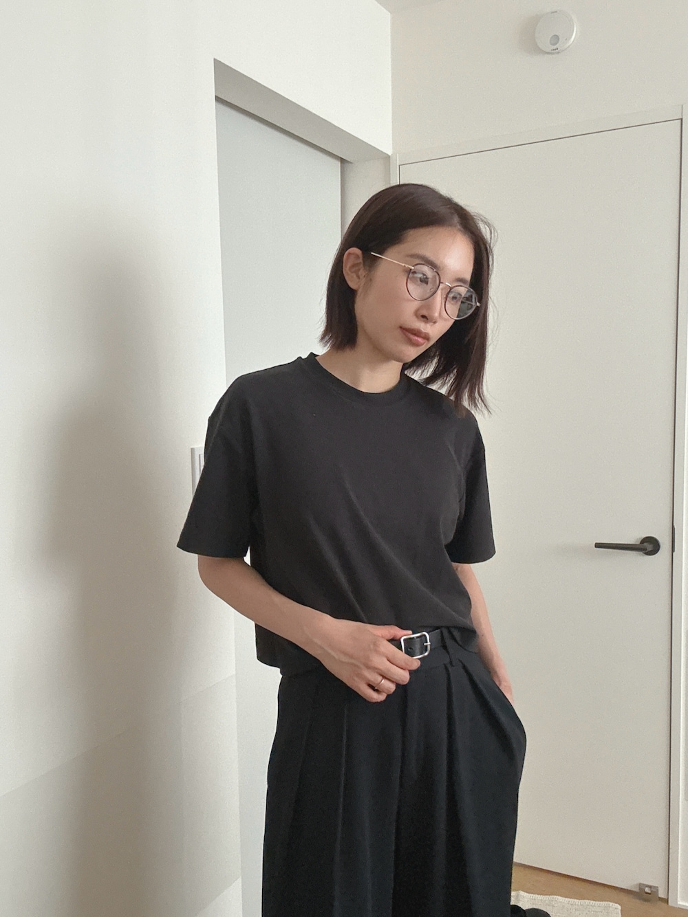 「オールブラック、ブラック、ユニクロ、ワントーンコーデ、ベルト」｜「TODAYFULのアイテム（その他パンツ、ブラック系）」を使った、yukina さん（骨格ナチュラル・レディース・167cm）の夏コーディネートの1枚目の写真
