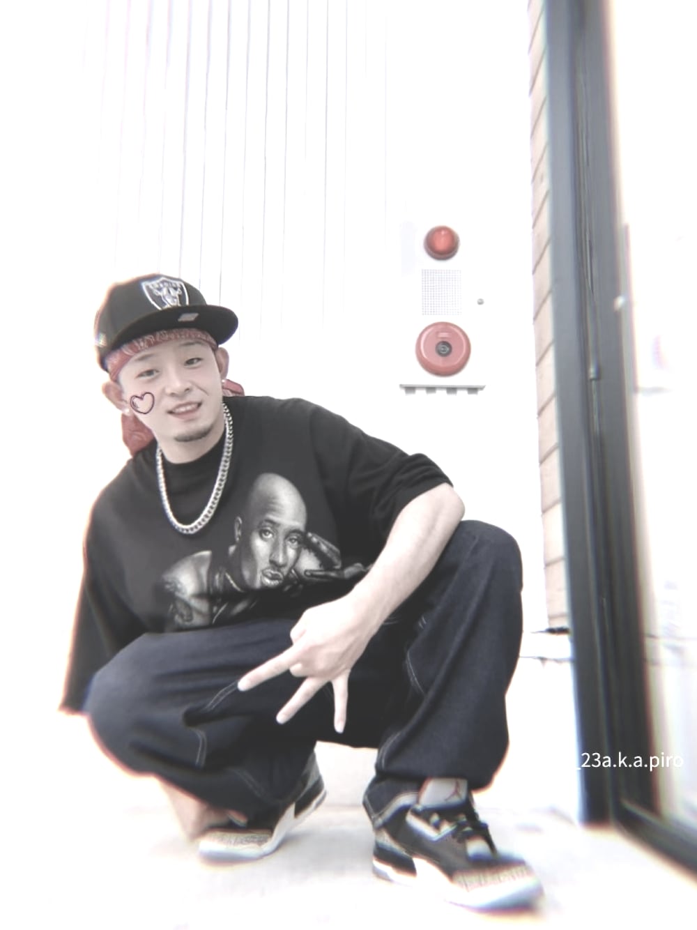 「古着MIX、服好きな人と繋がりたい、B系、ドゥーラグ、hiphop好きな人と繋がりたい、hiphopfashion、2PAC、AJ3」｜「NEW ERAのアイテム（キャップ、ブラック系）」を使った、takahiroさん（メンズ・170cm）の秋コーディネートの1枚目の写真
