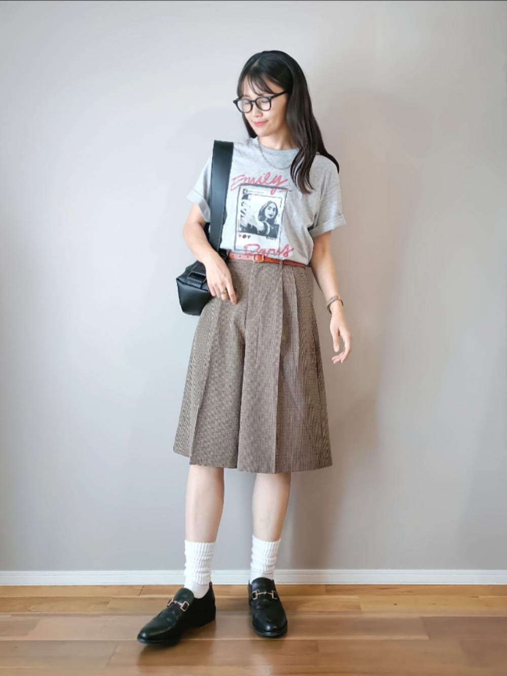 ローファーを使った「ルーズソックス」の人気ファッション